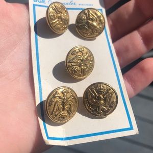 Set of 5 gold colored vintage Eagle design button pins